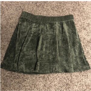 3/$15 ❤️ 3/1  SO army green ribbed velour skater skirt L
